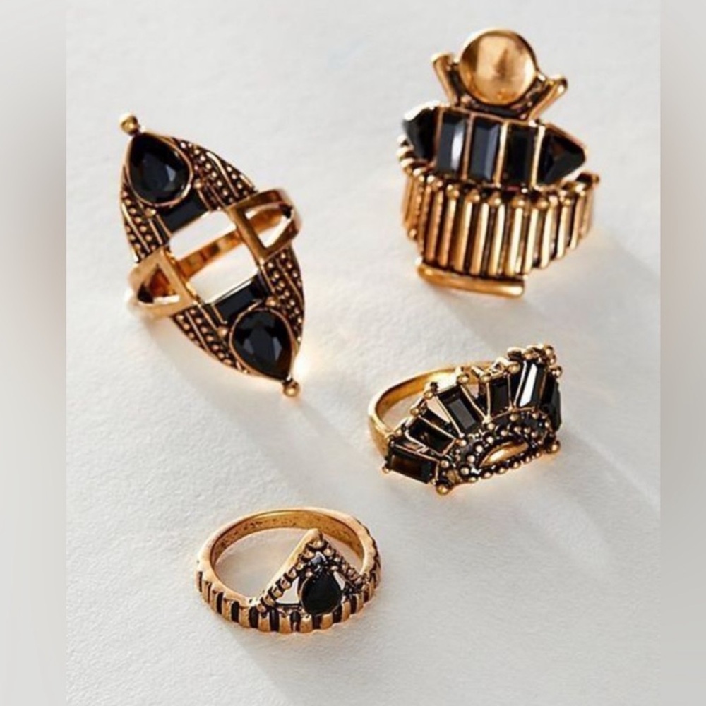 Free People Gold Rhapsody Ring NWT
MSRP: $38  Size: OS